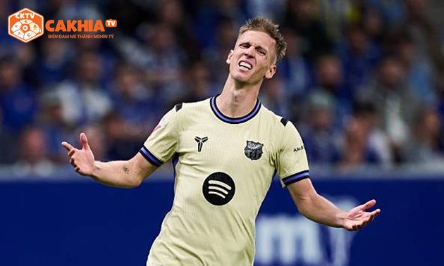 Sự sa sút của Dani Olmo tại Barcelona lộ rõ khi chơi lùi sâu ở hành lang phải.
